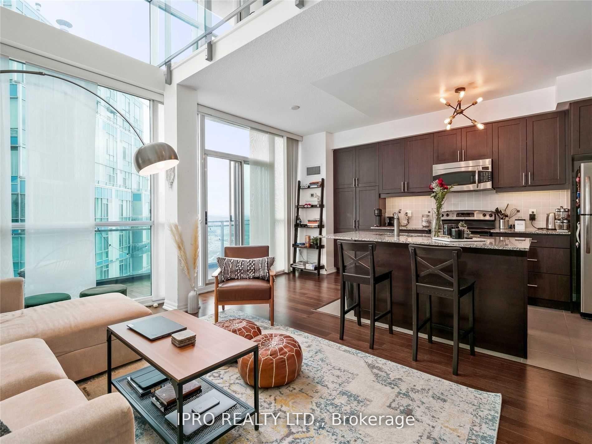 2 Bedrooms Condo at 223 Webb, Mississauga For sale