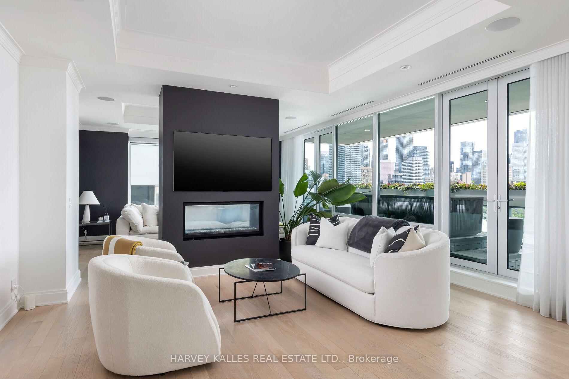 206 Bloor Street W 1202