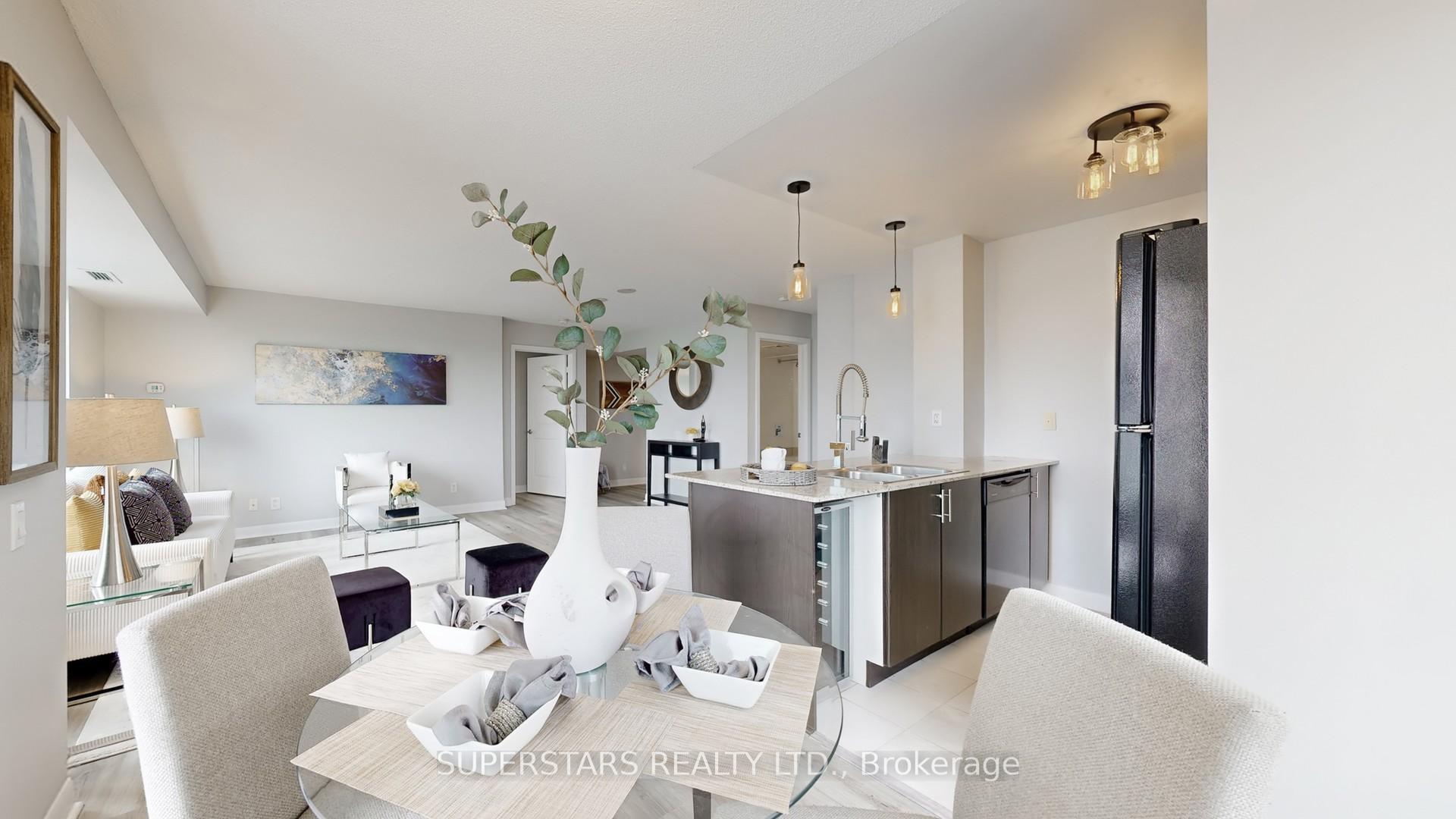 2 Bedrooms Condo at 25 Town Centre, Toronto For sale
