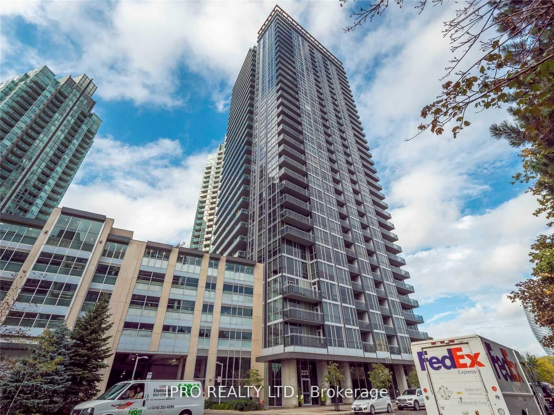 2 Bedrooms Condo at 223 Webb, Mississauga For sale