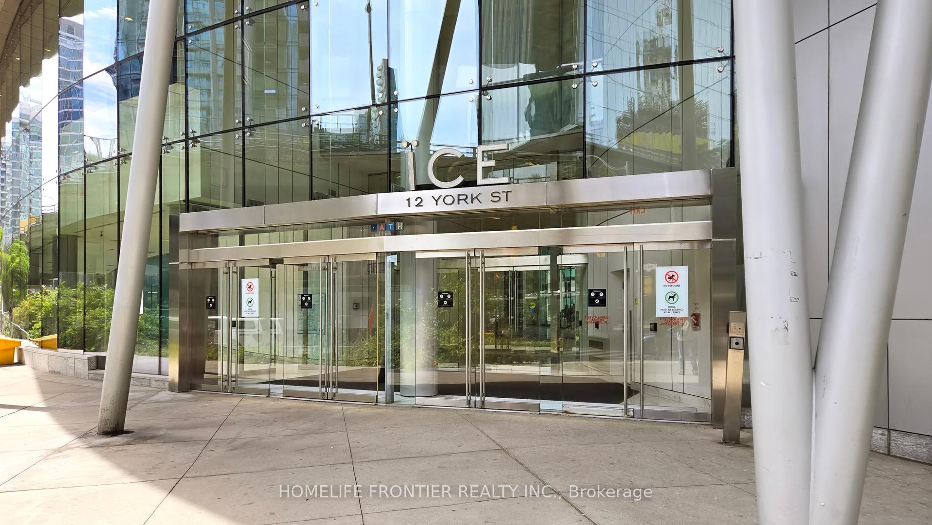2 Bedrooms Condo at 12 York, Toronto For sale