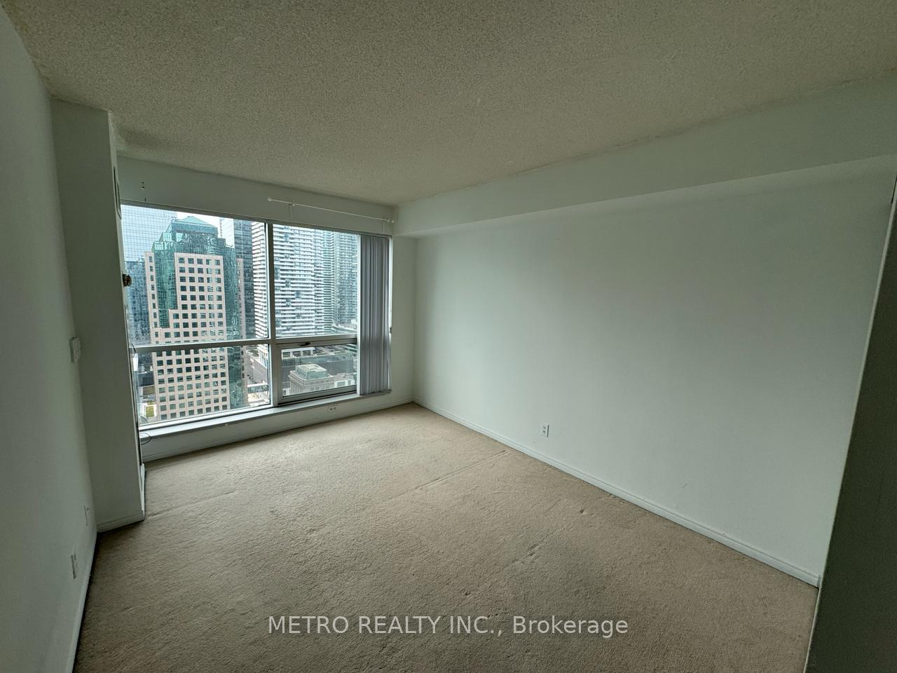 2 Bedrooms Condo at 10 Yonge, Toronto For sale