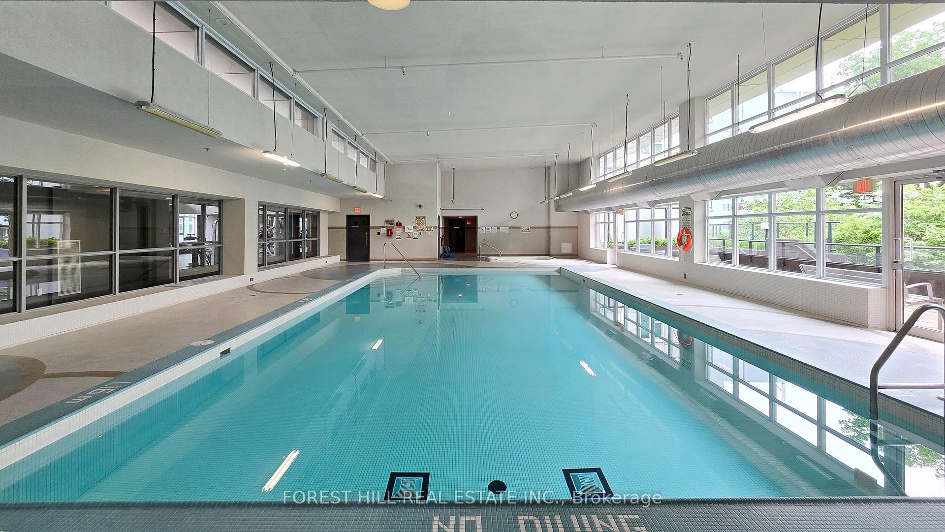 2 Bedrooms Condo at 190 Borough, Toronto For sale