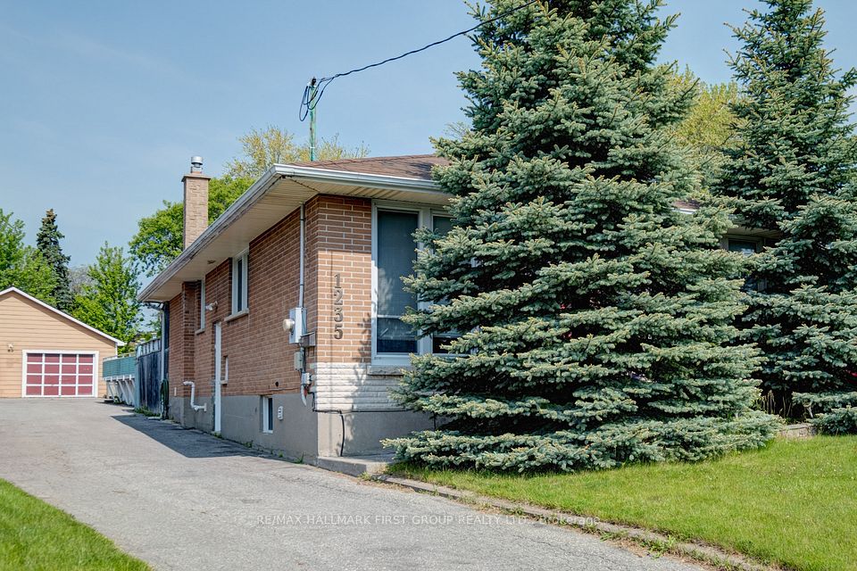 1235 Meadowvale