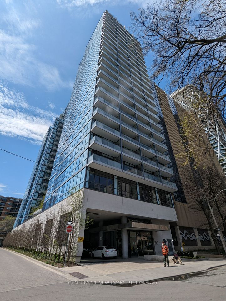 210 Simcoe