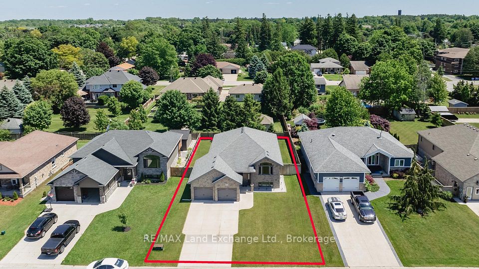 821 Sumpton Street, Saugeen Shores, ON N0H 2C2