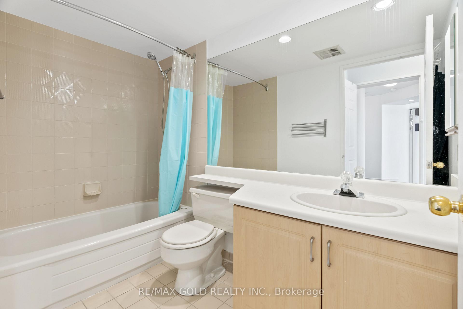 3 Bedrooms Condo at 4460 Tucana, Mississauga For sale