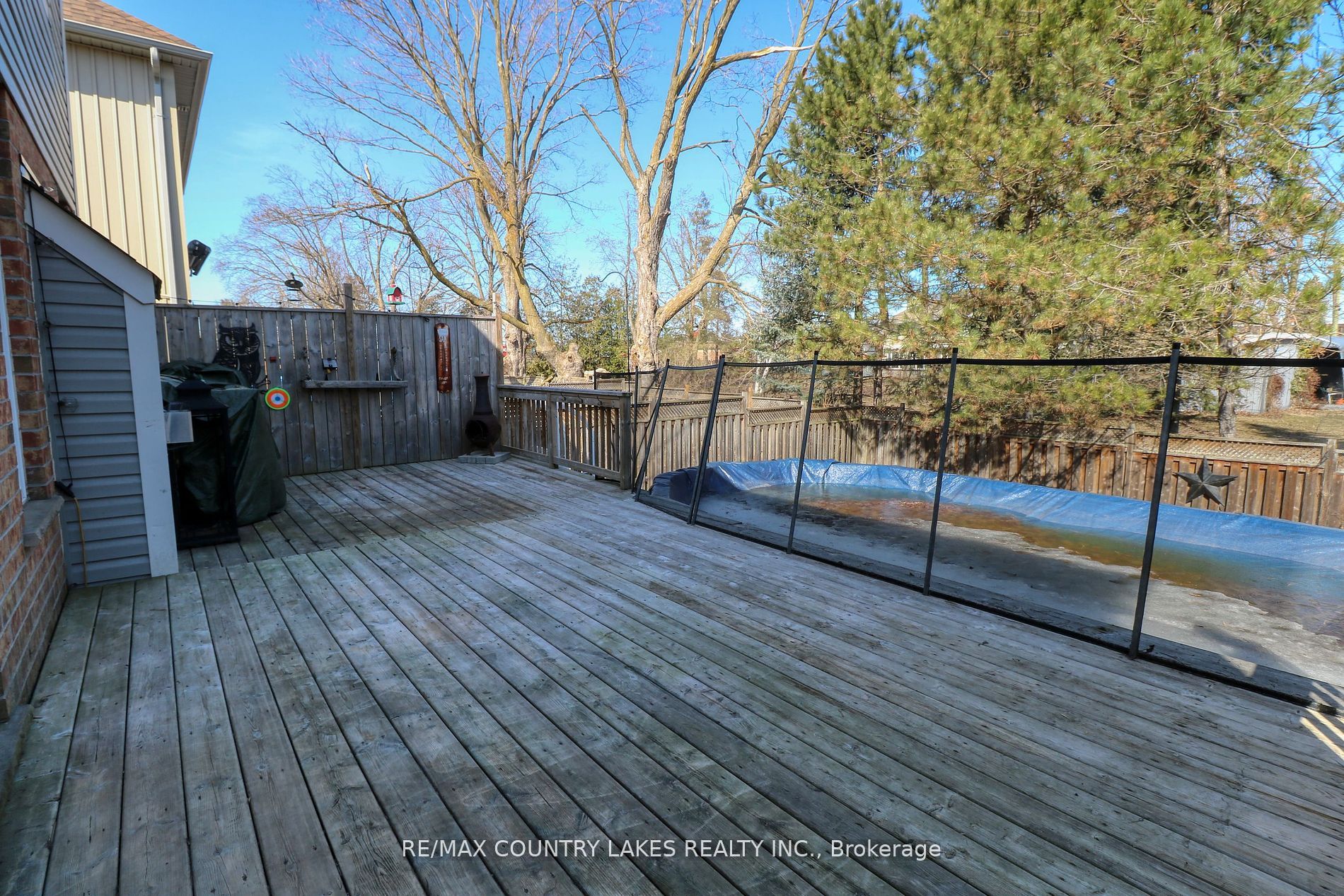 8 Fallingbrook Crescent