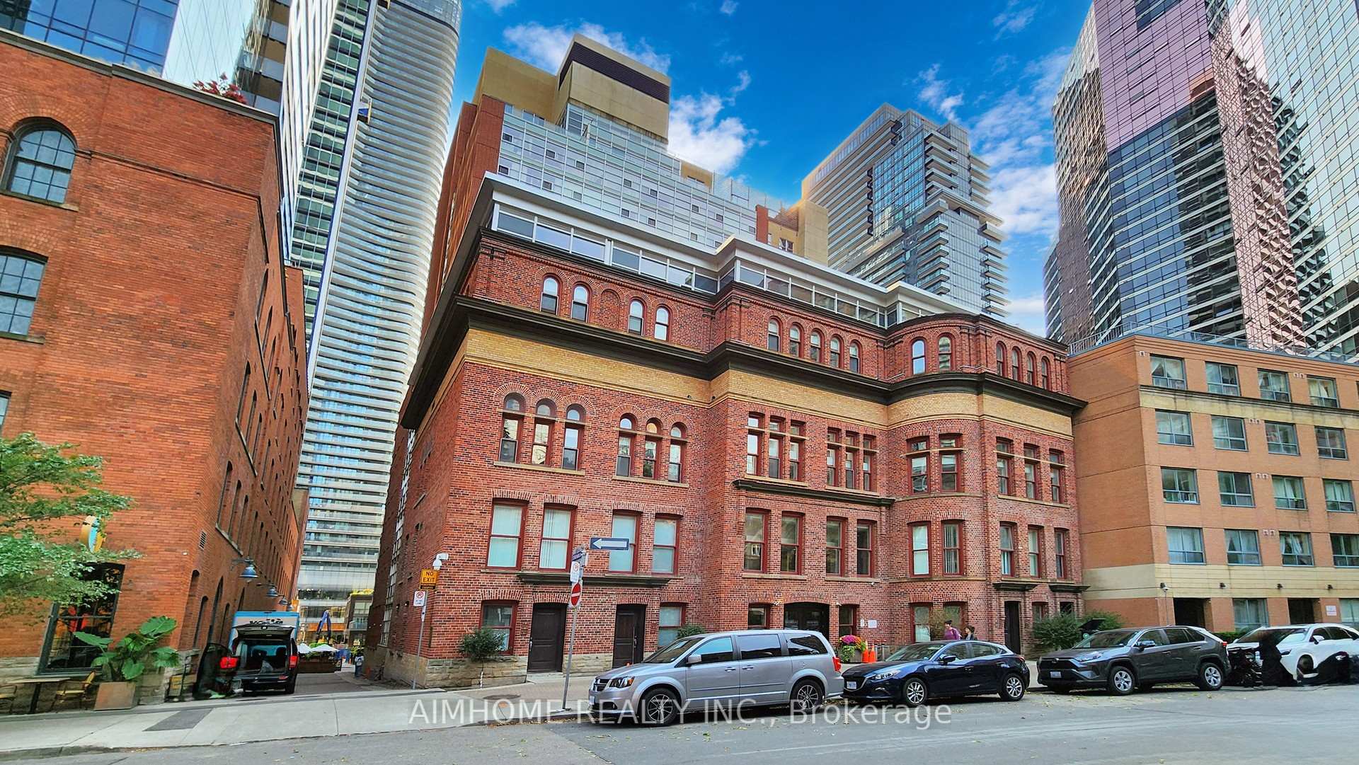 2 Bedrooms Condo at 11 St. Joseph, Toronto For sale