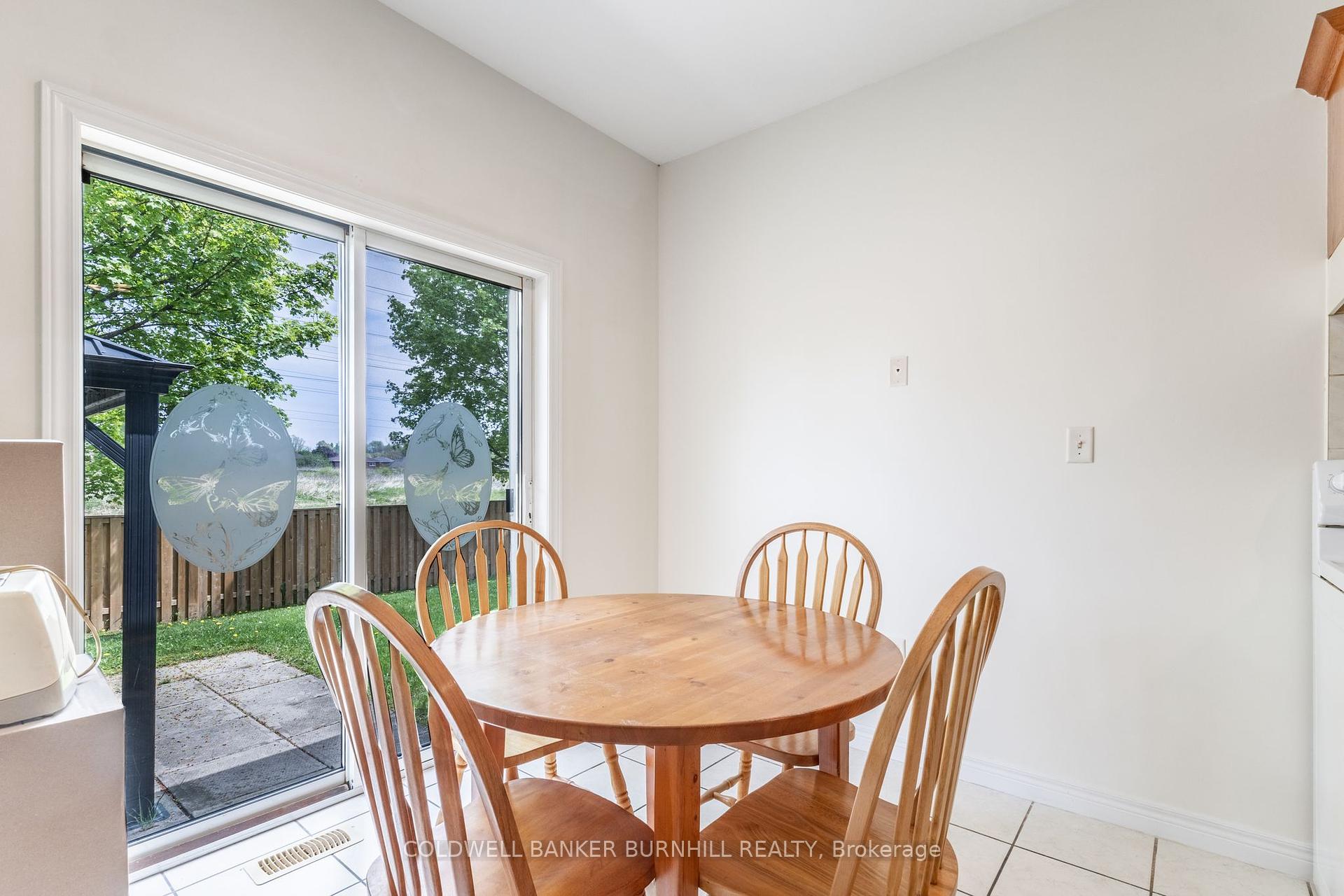 2 Bedrooms Condo at 56 Northern Breeze, Hamilton For sale