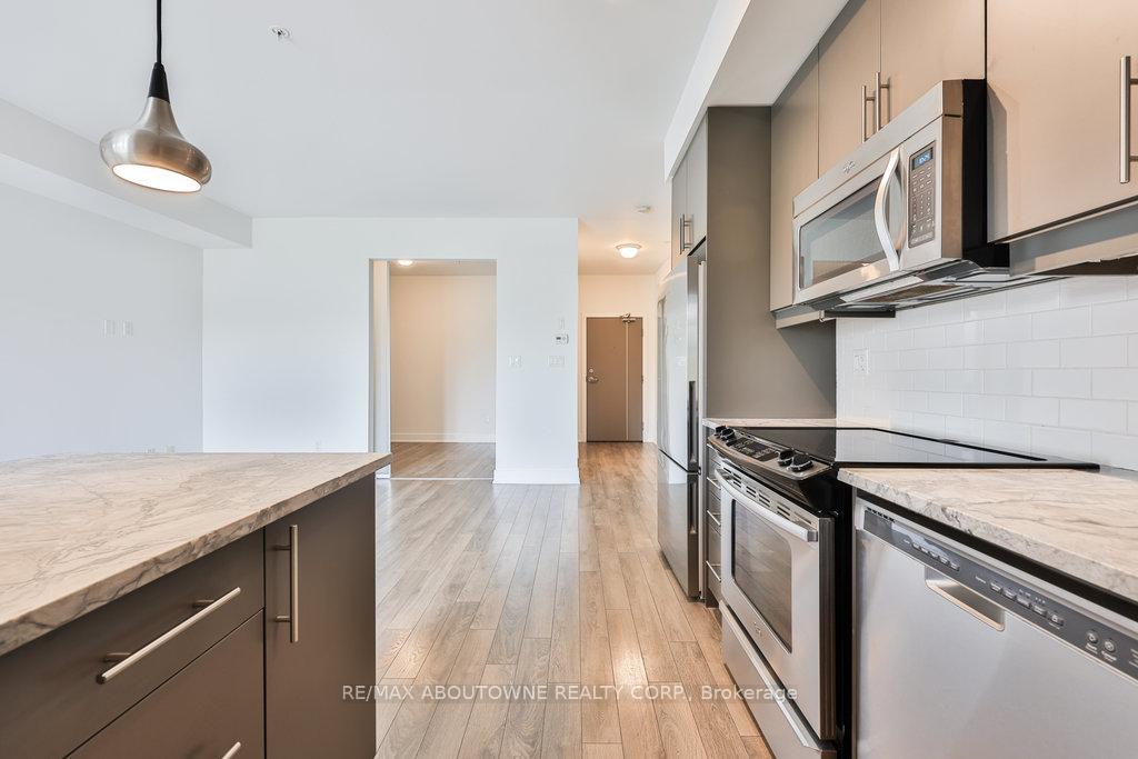 2 Bedrooms Condo at 128 Garden, Oakville For sale