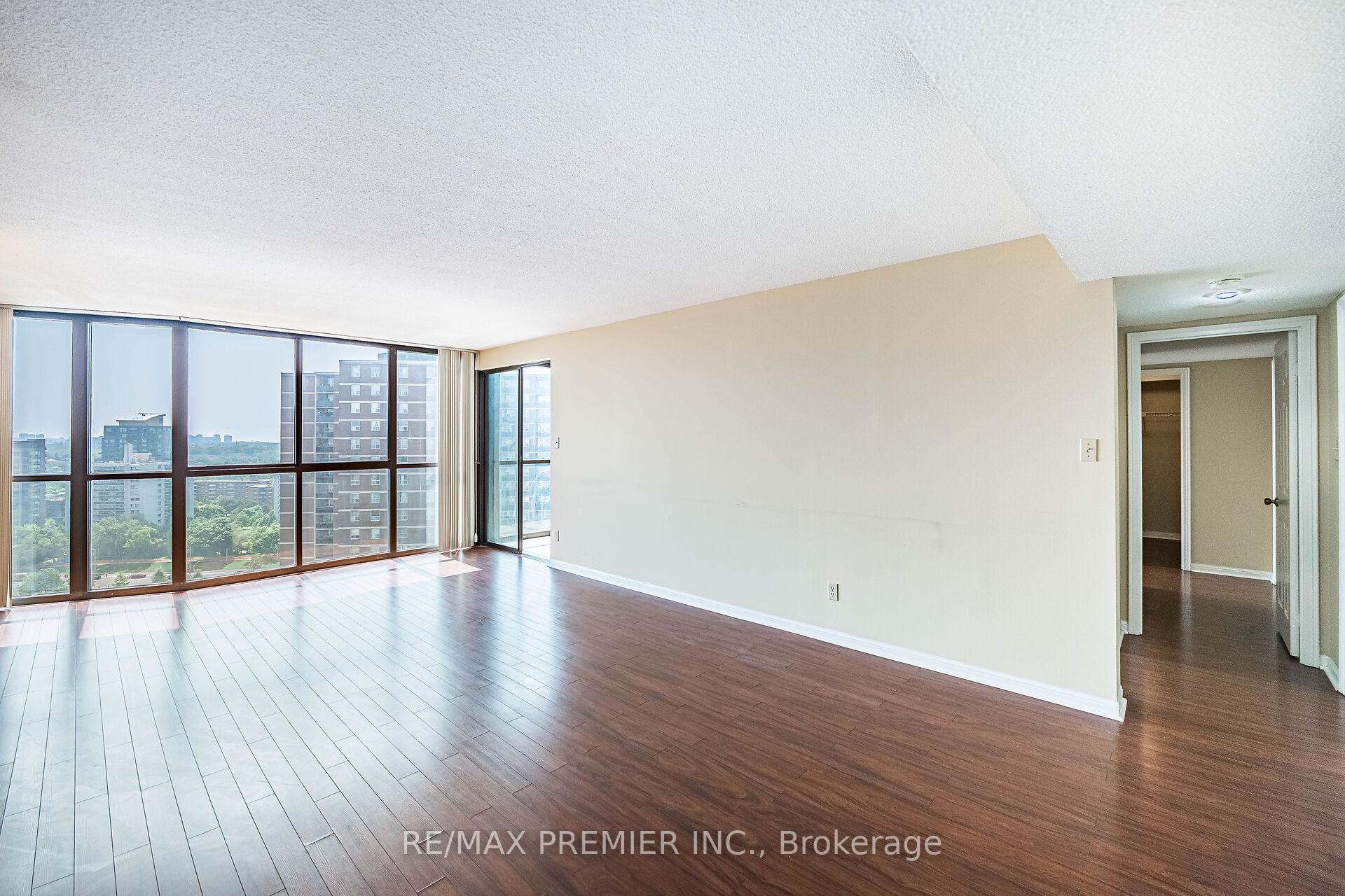 3 Bedrooms Condo at 40 Richview, Toronto For sale