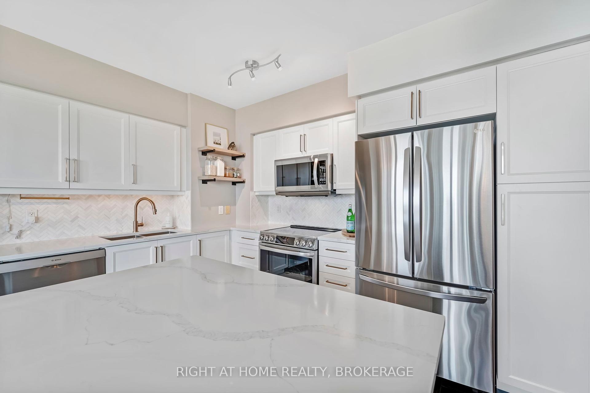 2 Bedrooms Condo at 15 Legion, Toronto For sale