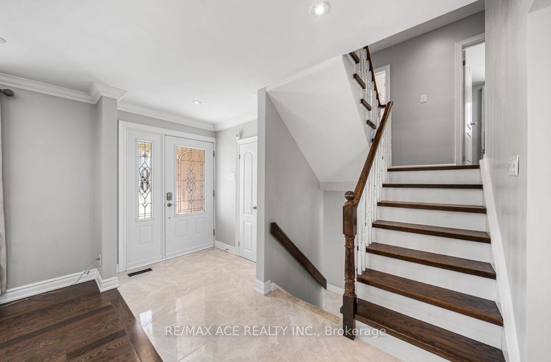 6 Oldborough Circle