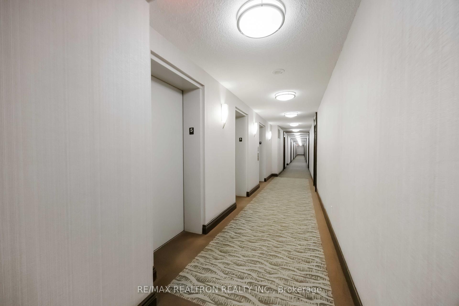 2 Bedrooms Condo at 25 Lower Simcoe, Toronto For sale