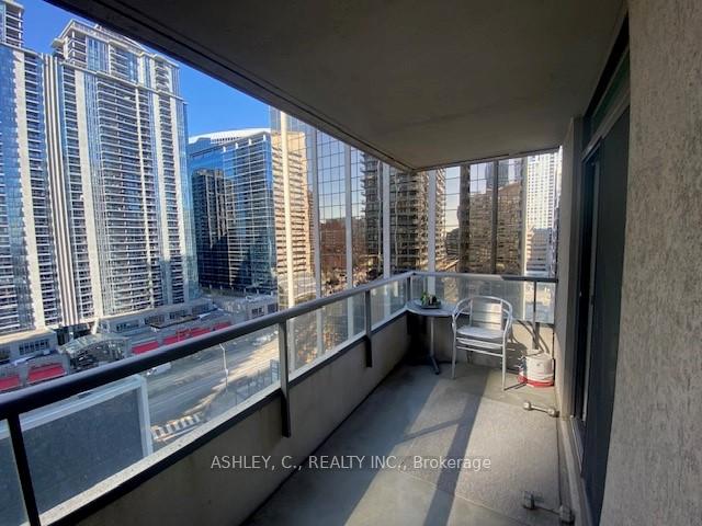 2 Bedrooms Condo at 23 Hollywood,  Toronto For sale