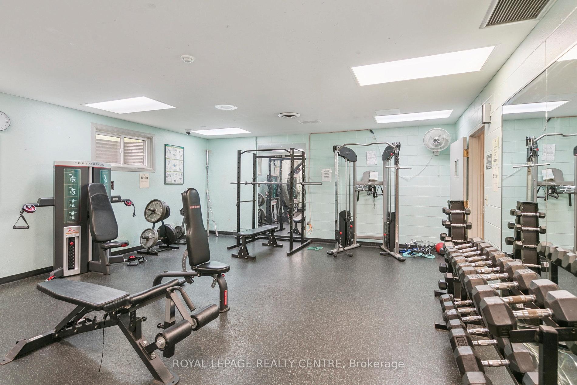 3 Bedrooms Condo at 1110 Walden, Mississauga For sale