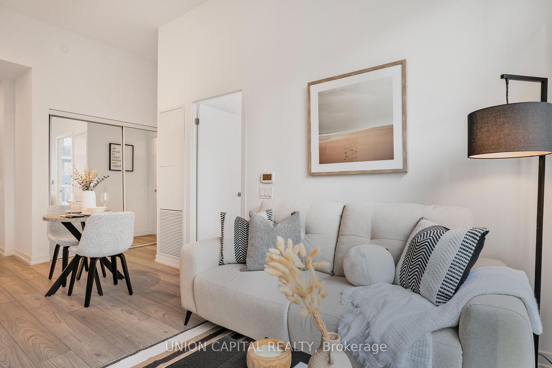 1 Bedroom Condo at 82 Dalhousie,  Toronto For sale