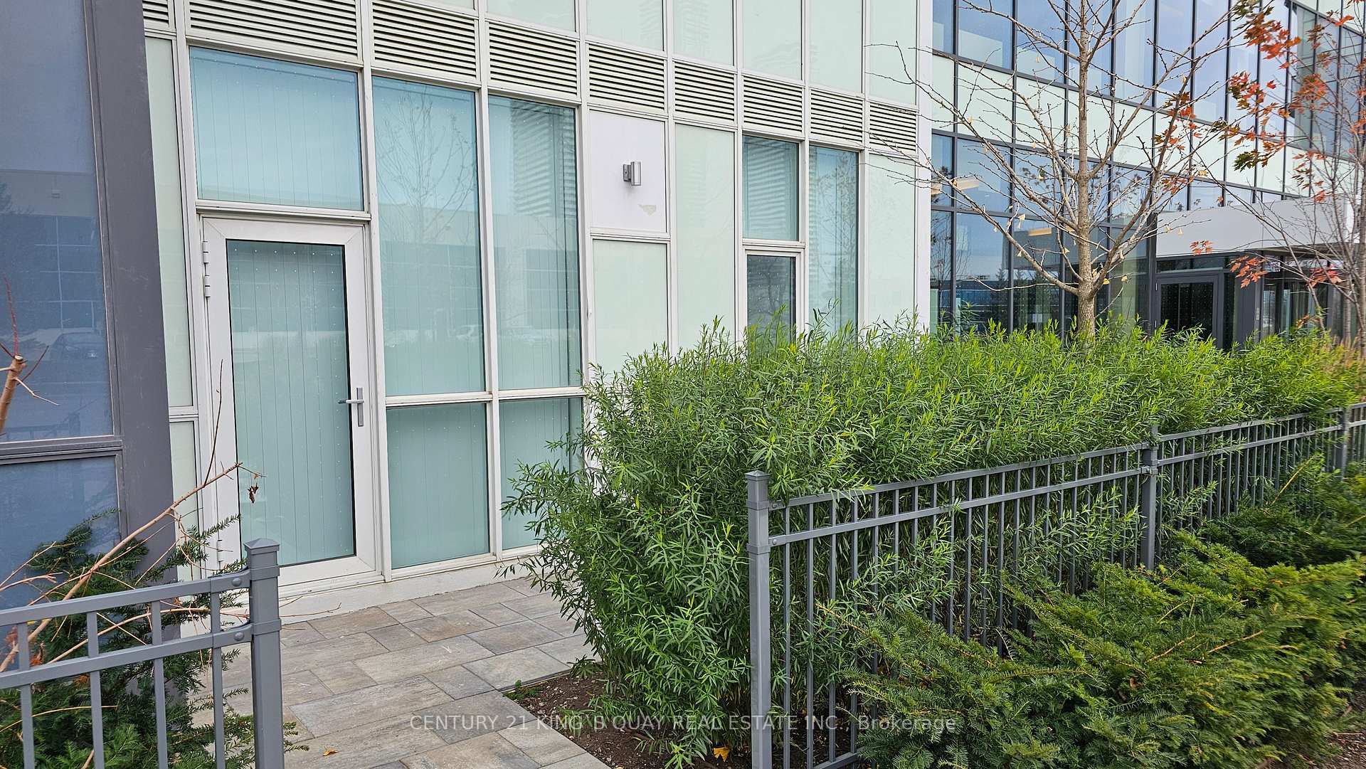 1 Bedroom Condo at 38 Honeycrisp, Vaughan For sale