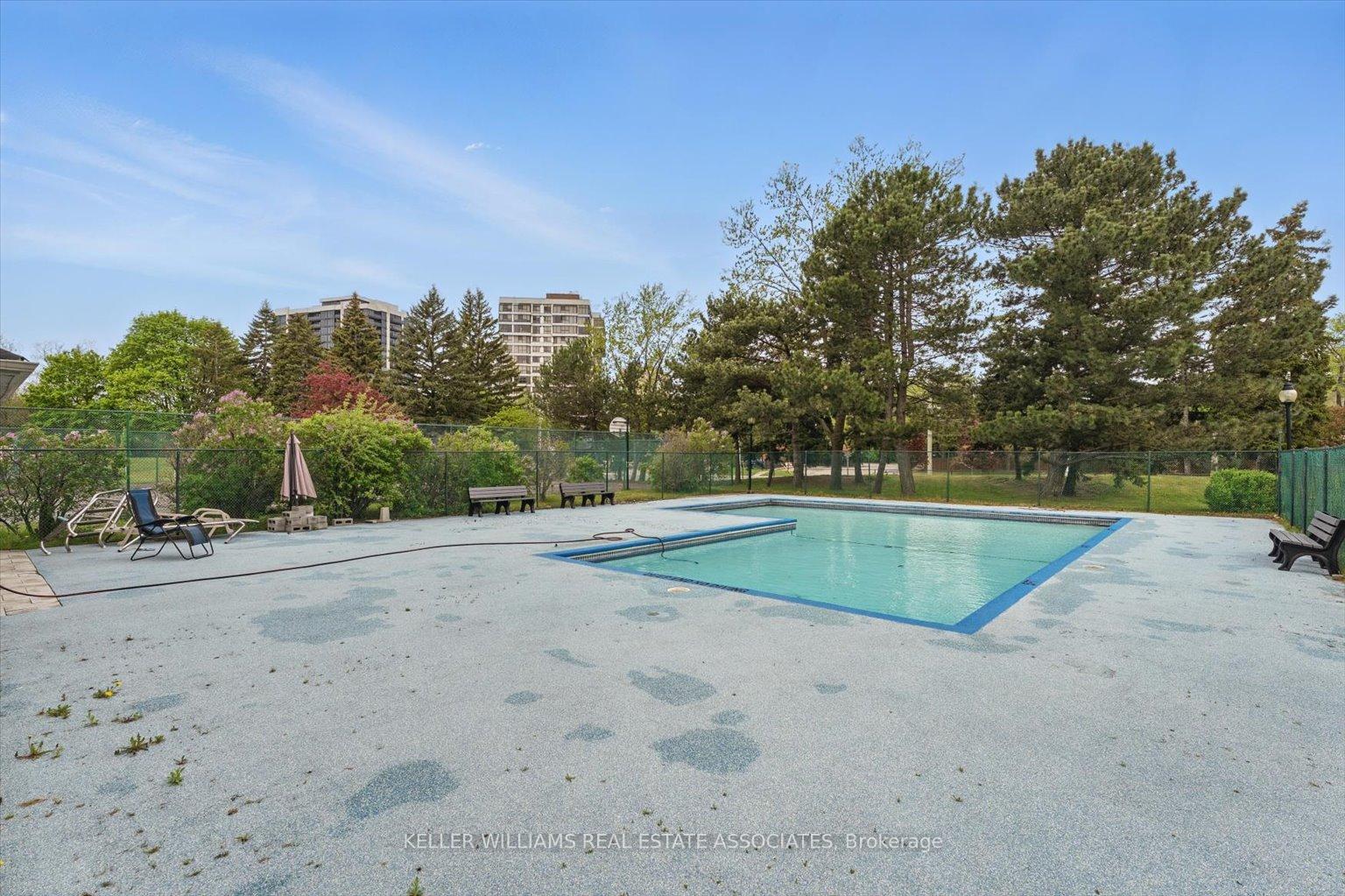2 Bedrooms Condo at 966 Inverhouse, Mississauga For sale
