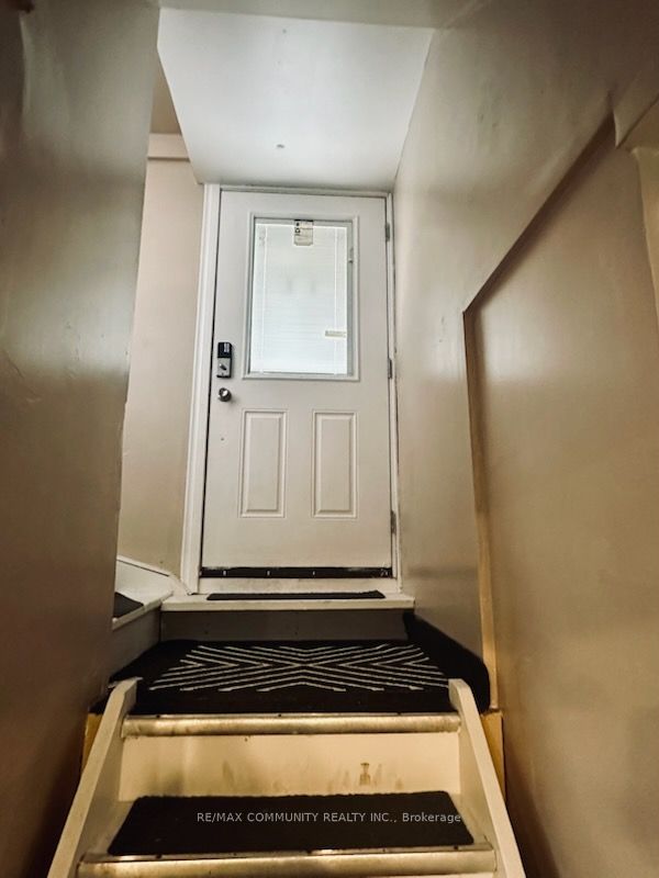 1885 Bainbridge Drive, Pickering, ON L1V 6G9