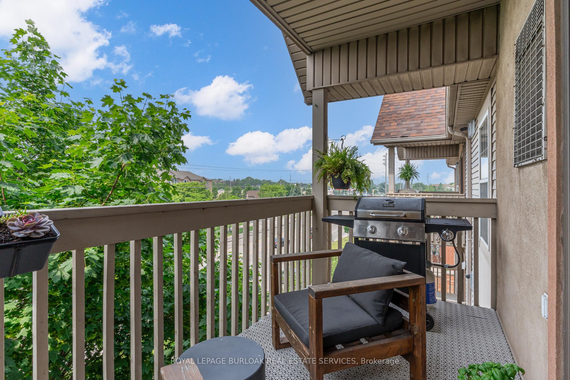 2 Bedrooms Condo at 4003 Kilmer, Burlington For sale