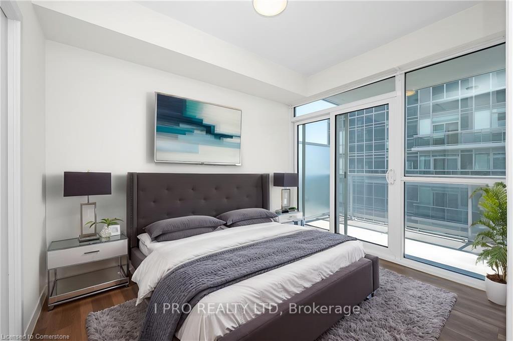2 Bedrooms Condo at 2087 Fairview, Burlington For sale