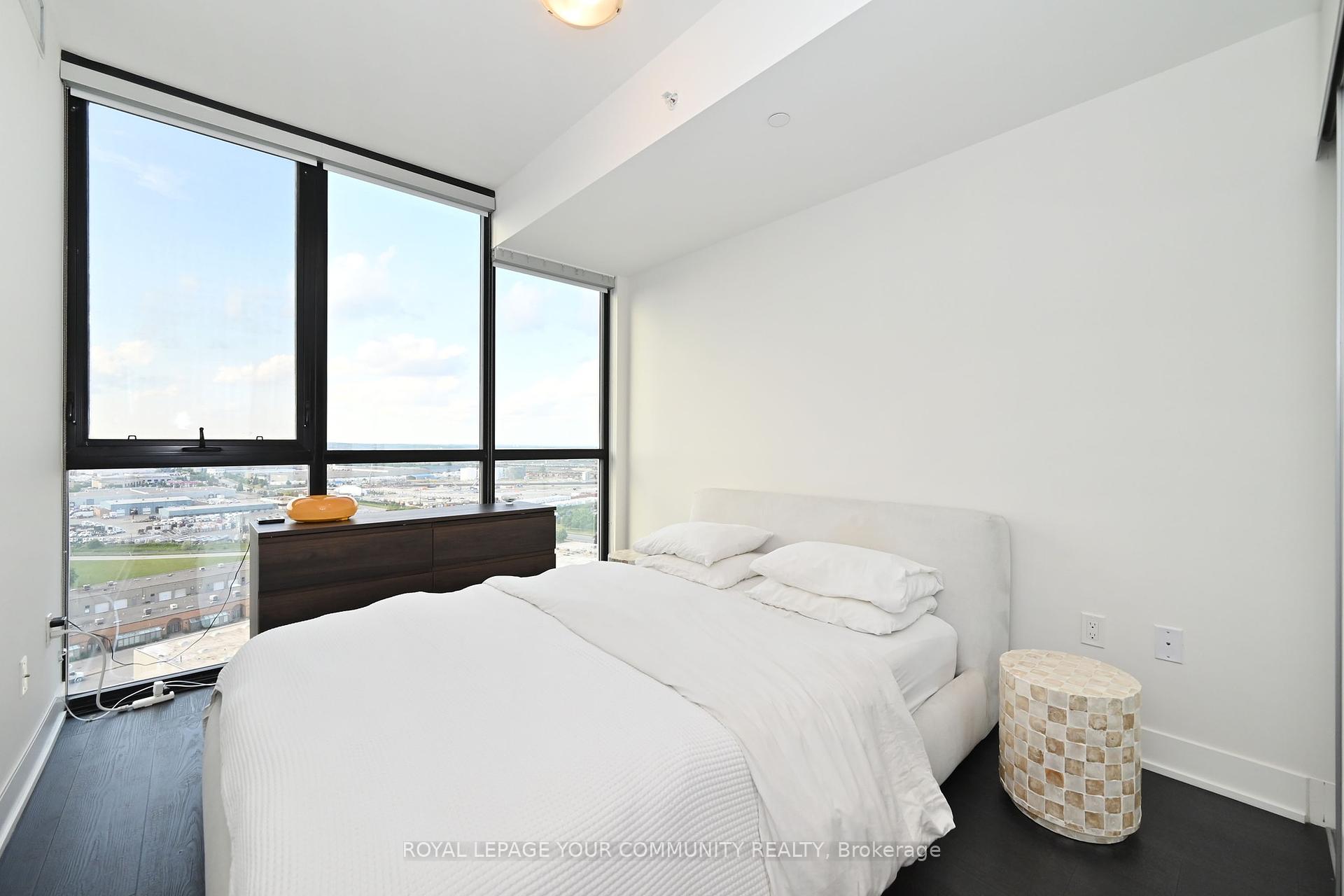 2 Bedrooms Condo at 2908 Highway 7, Vaughan For sale