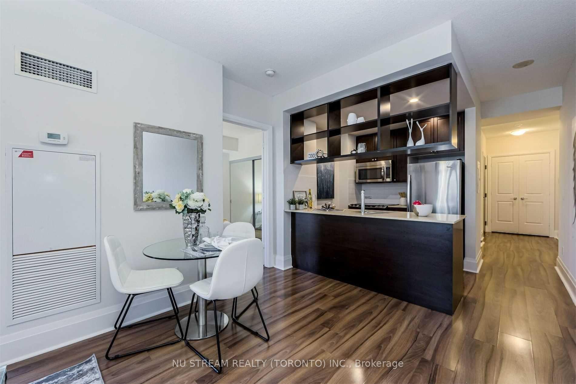 2 Bedrooms Condo at 100 Harrison Garden,  Toronto For sale