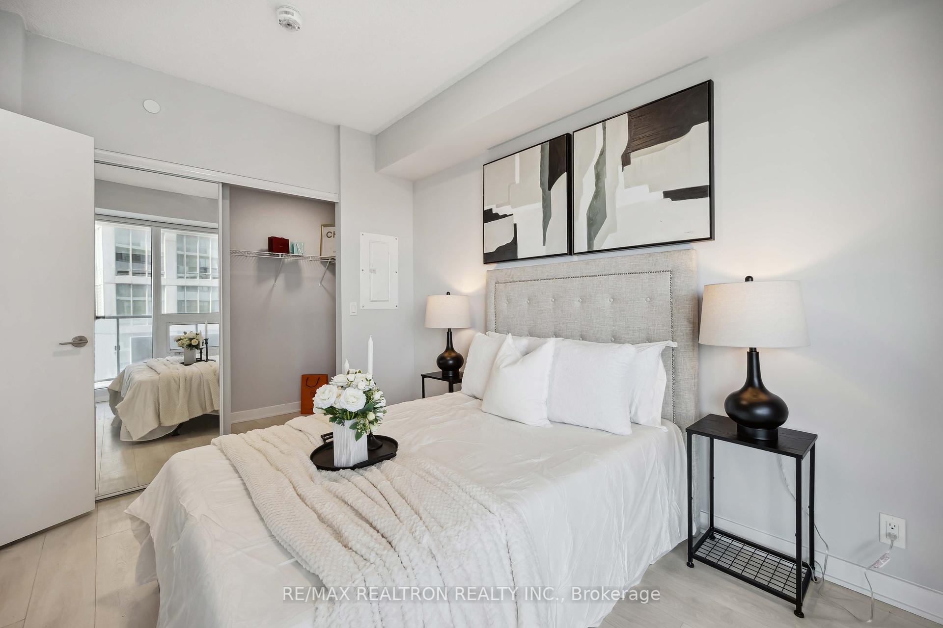 1 Bedroom Condo at 2221 Yonge, Toronto For sale