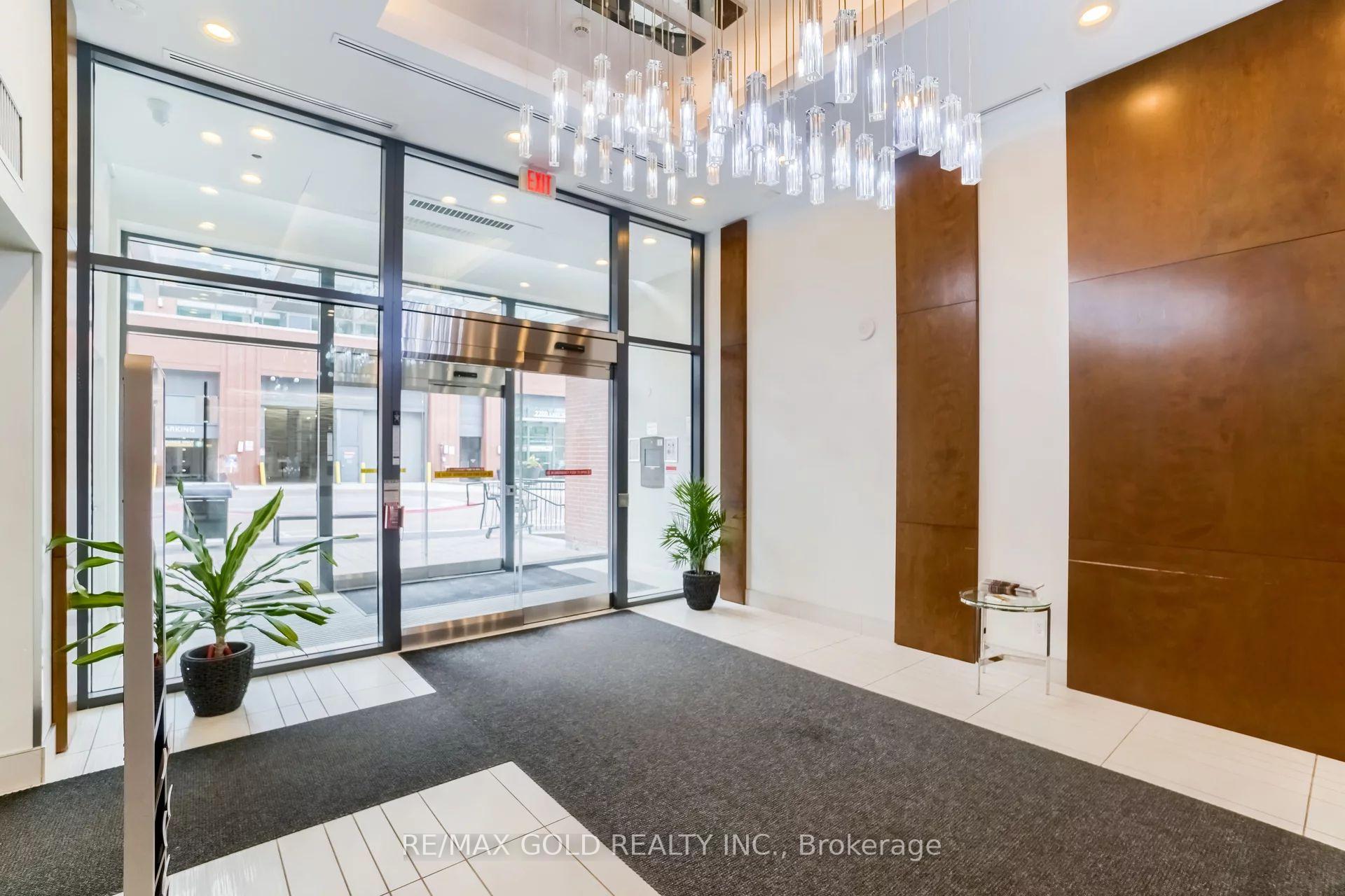 3 Bedrooms Condo at 2212 Lakeshore, Toronto For sale