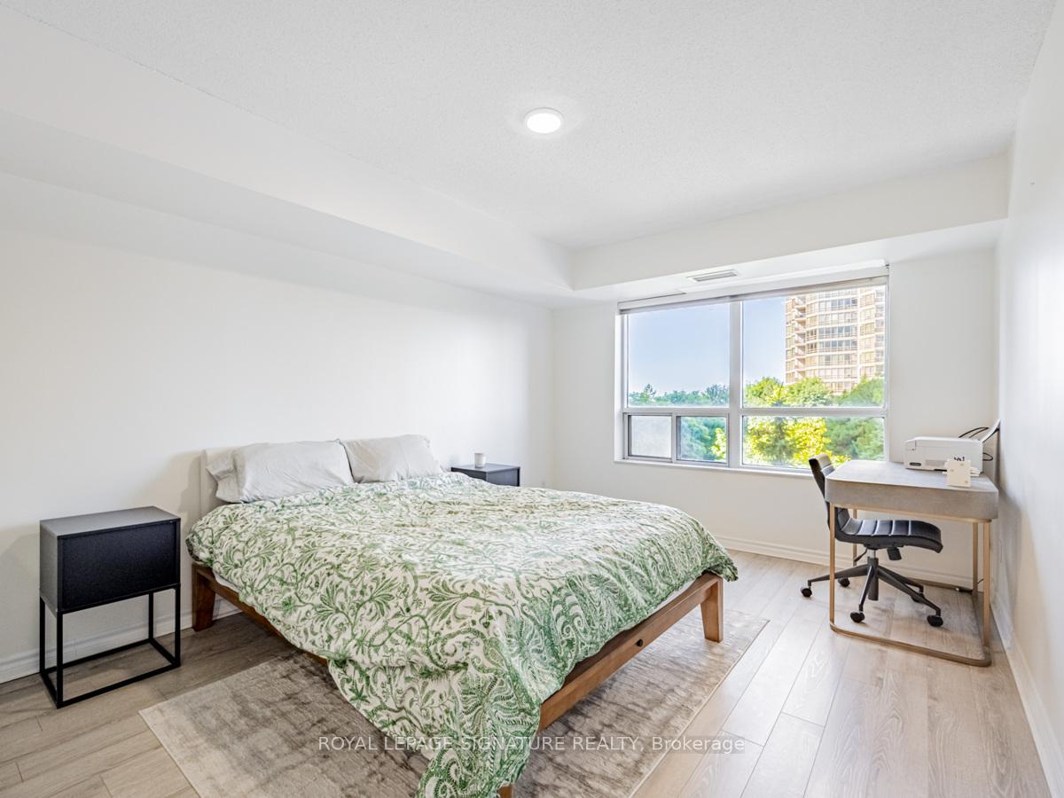 2 Bedrooms Condo at 35 Kingsbridge Garden, Mississauga For sale