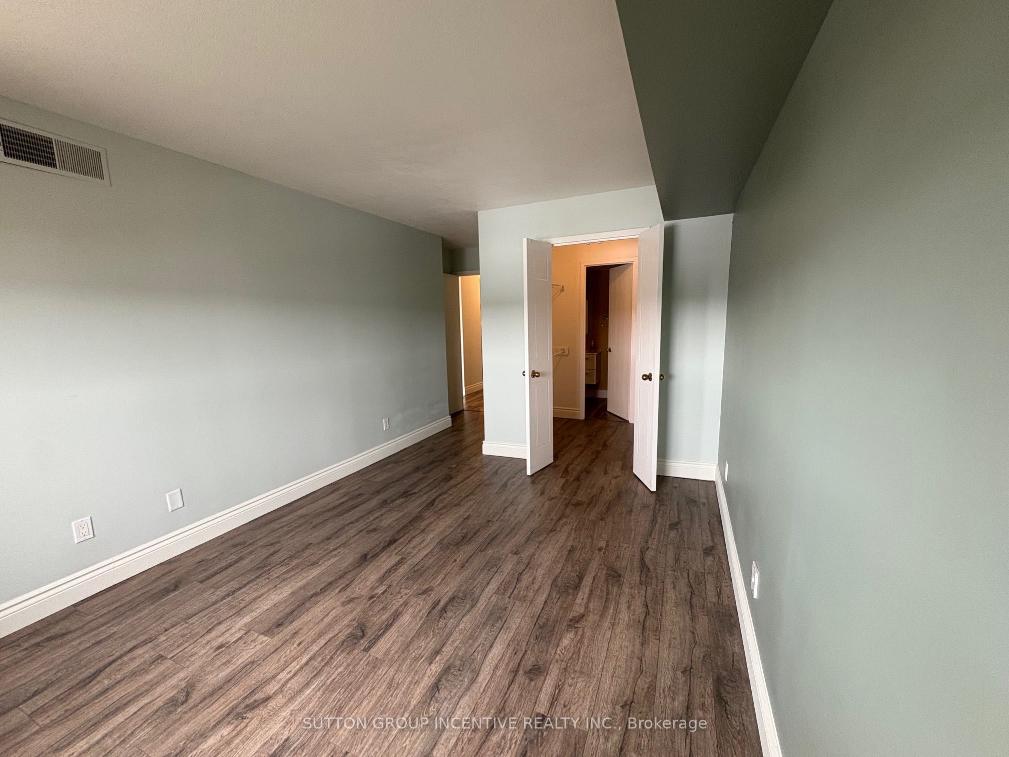 #712 - 75 Ellen Street, Barrie, ON L4N 7R6