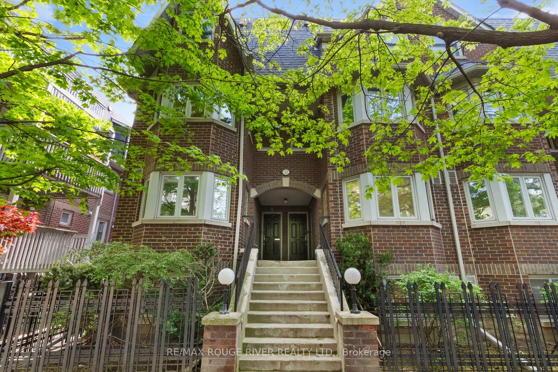 2 Bedrooms Condo at 32 Massey, Toronto For sale