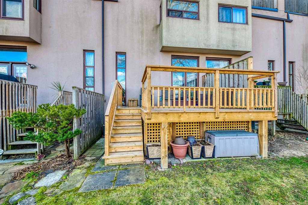 4 Bedrooms Condo at 24 Reid, Mississauga For sale