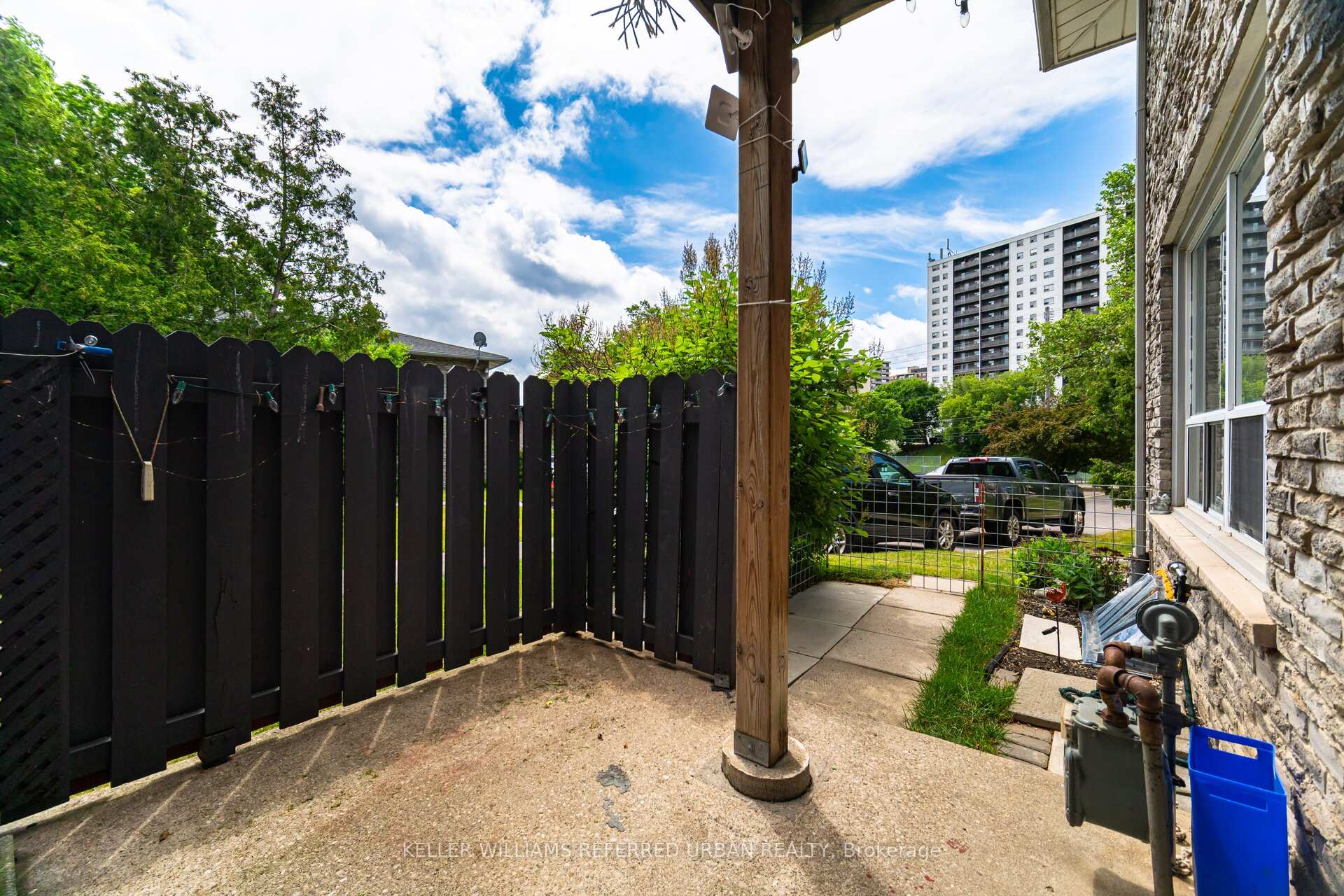3 Bedrooms Condo at 973 Francis, Burlington For sale