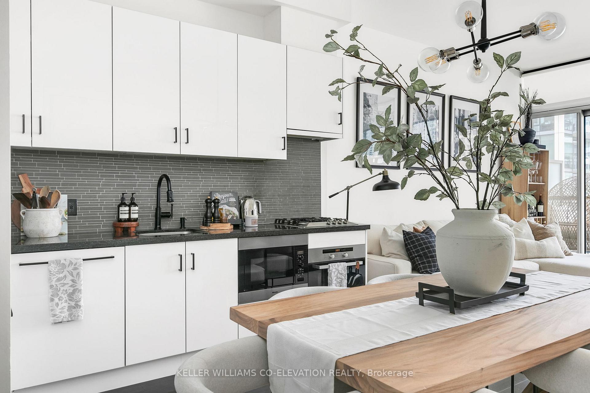 2 Bedrooms Condo at 39 Queens, Toronto For sale