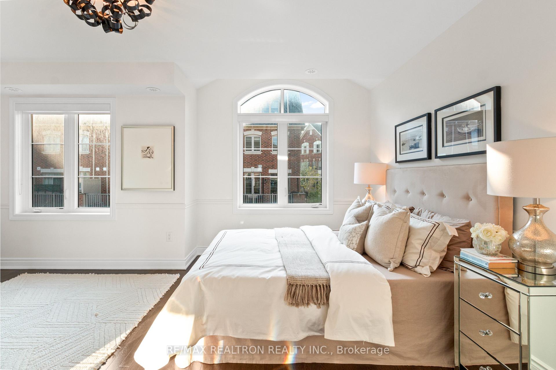 4 Bedrooms Condo at 1331 Major Mackenzie, Vaughan For sale