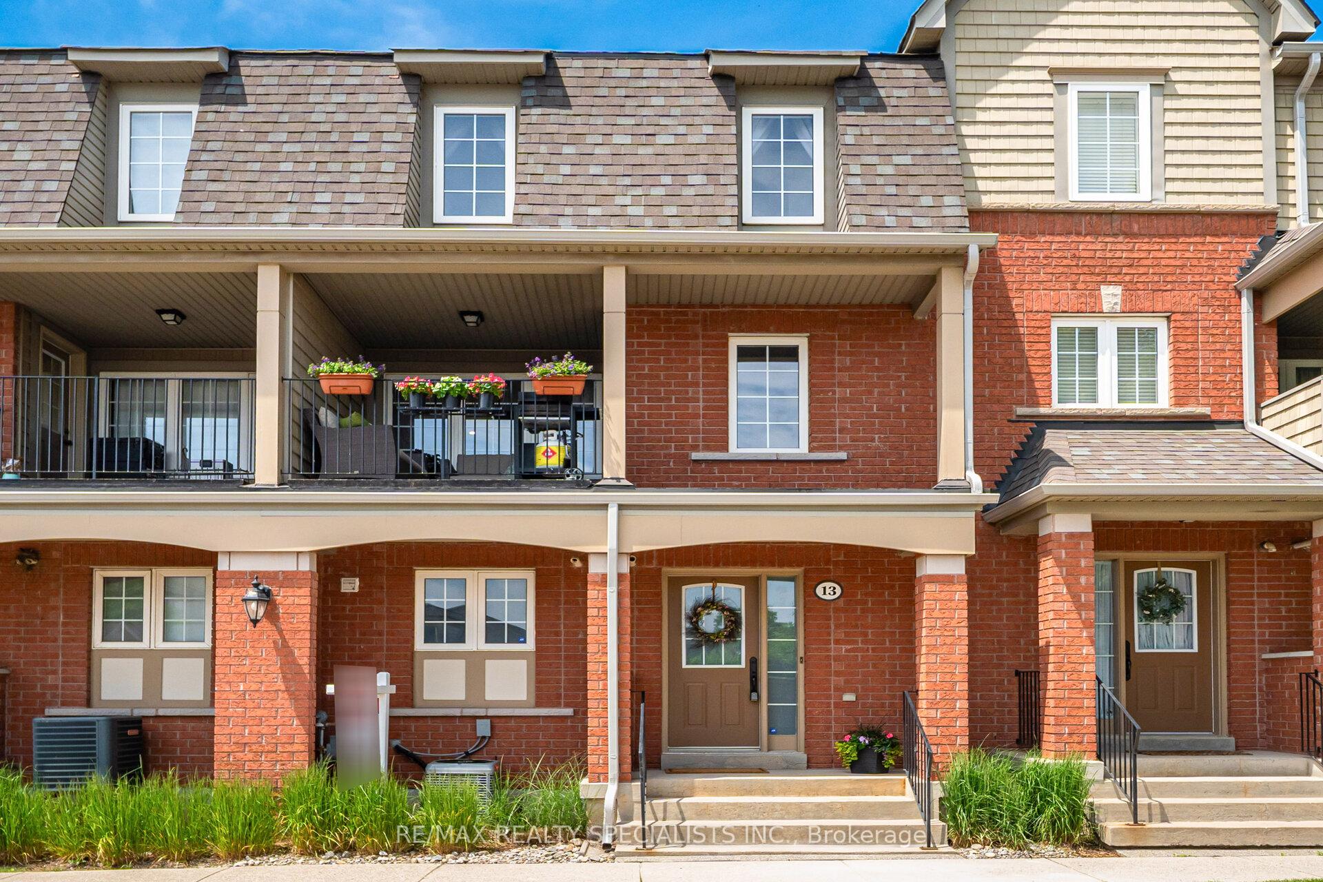 2 Bedrooms Condo at 2341 Parkhaven, Oakville For sale