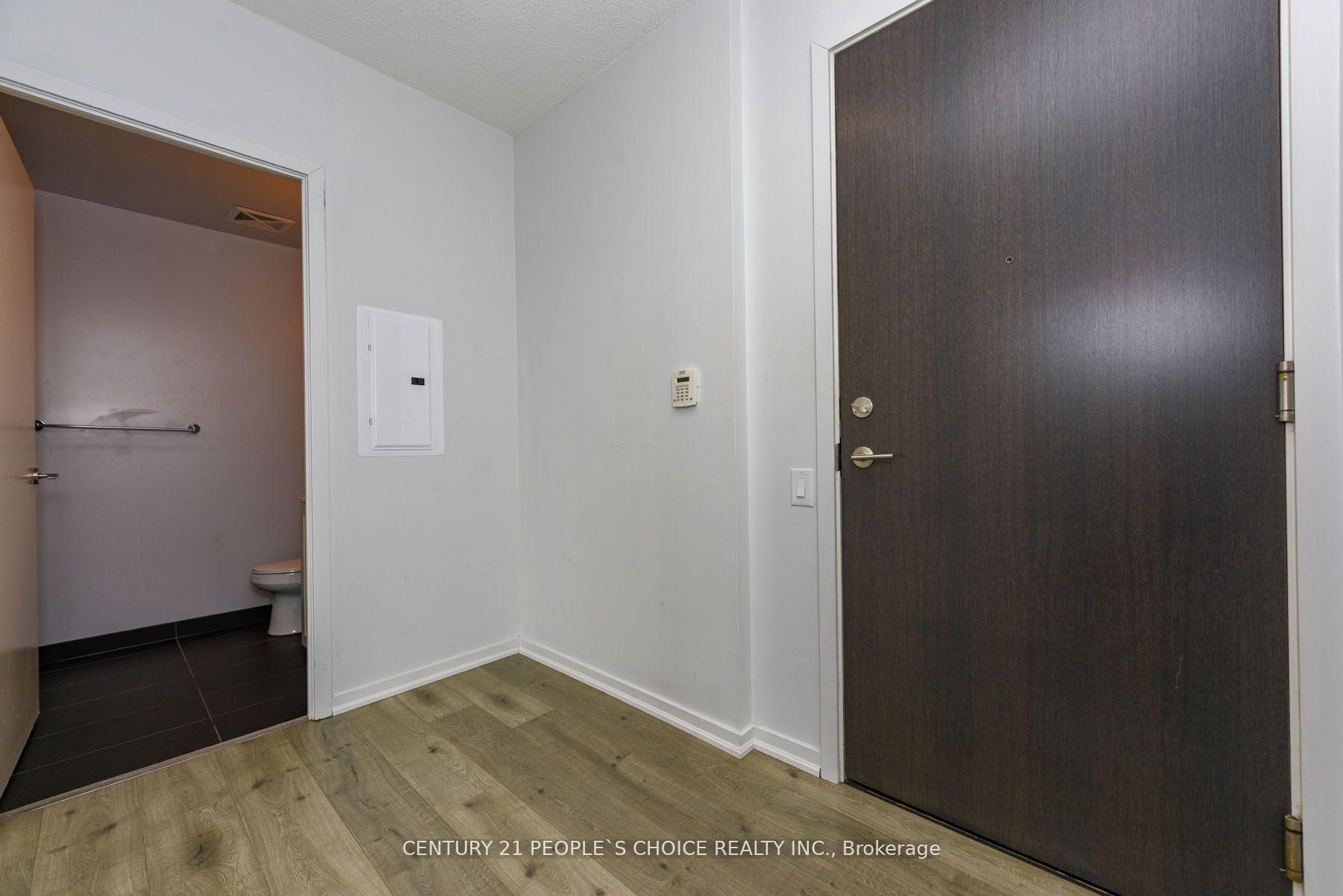 2 Bedrooms Condo at 105 The Queensway, Toronto For sale