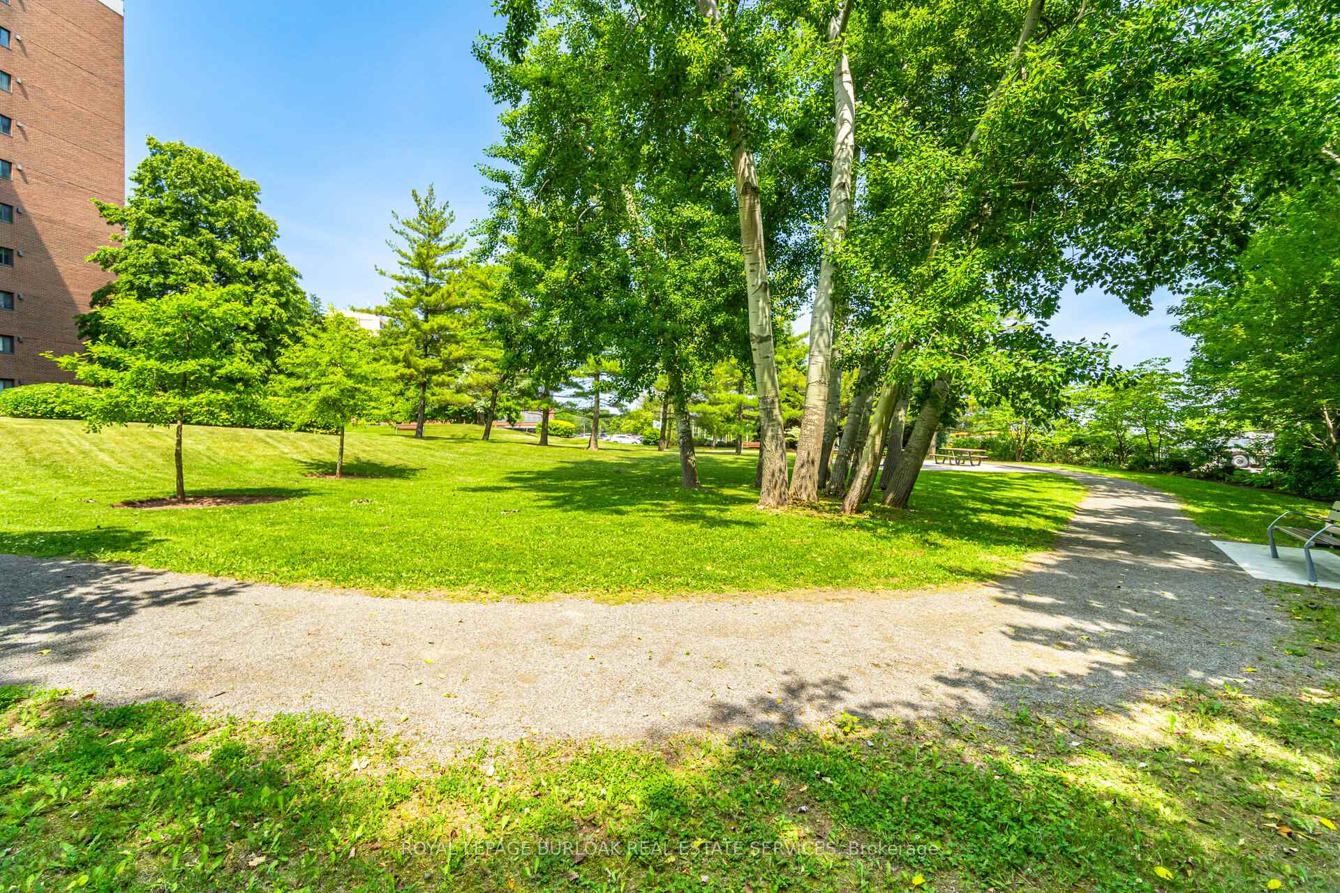 2 Bedrooms Condo at 1230 Marlborough, Oakville For sale