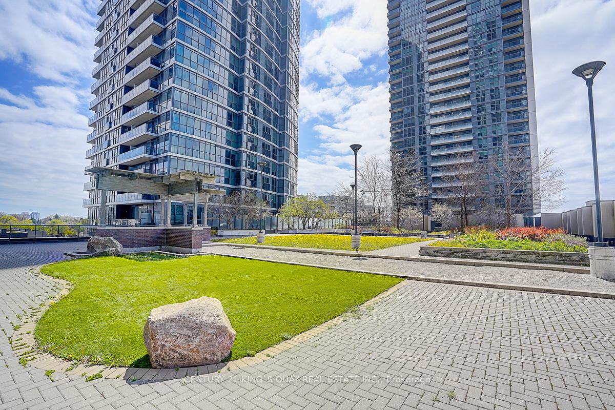 2 Bedrooms Condo at 5 Valhalla Inn, Toronto For sale