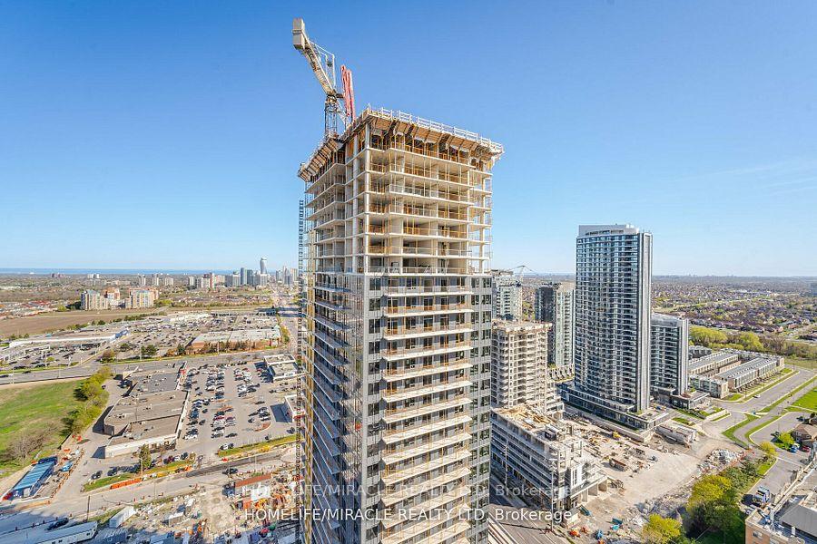 3 Bedrooms Condo at 8 Nahani, Mississauga For sale