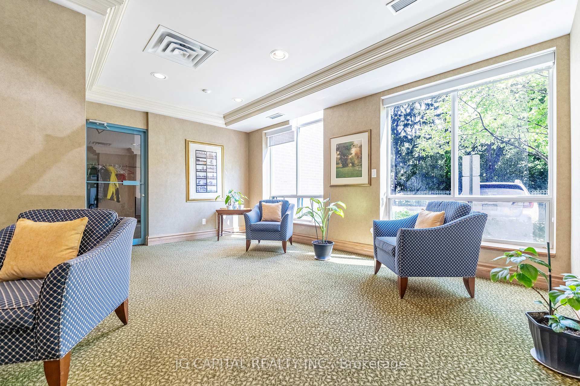 2 Bedrooms Condo at 233 Beecroft,  Toronto For sale