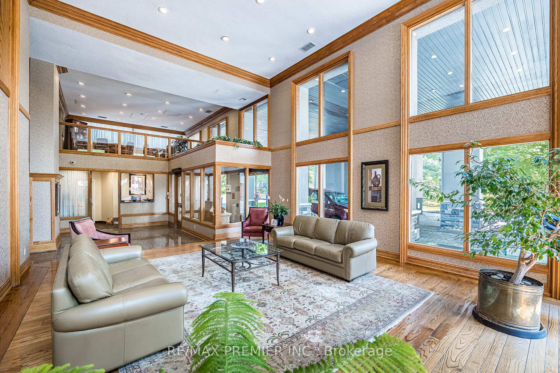 3 Bedrooms Condo at 40 Richview, Toronto For sale