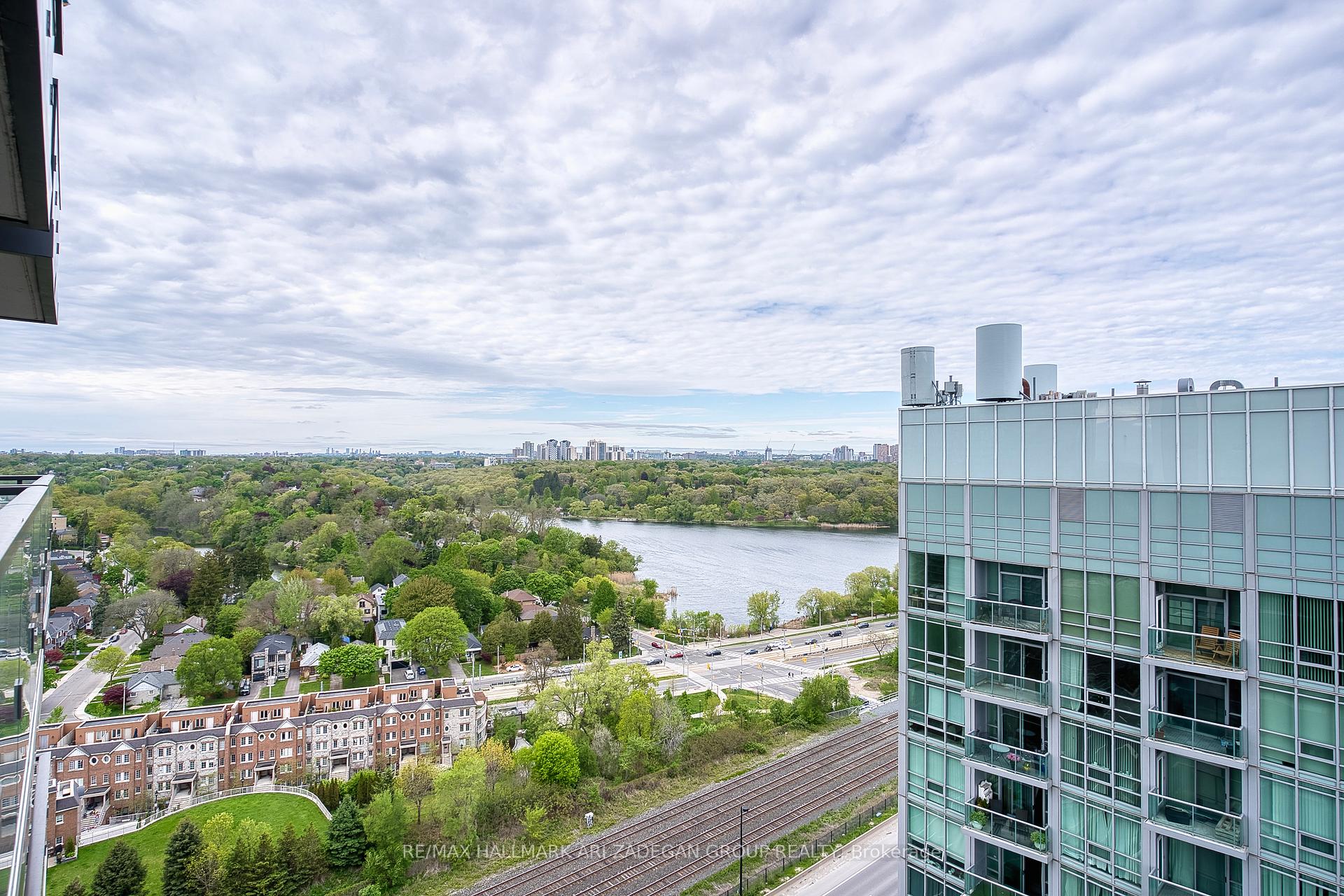 3 Bedrooms Condo at 1926 Lake Shore, Toronto For sale