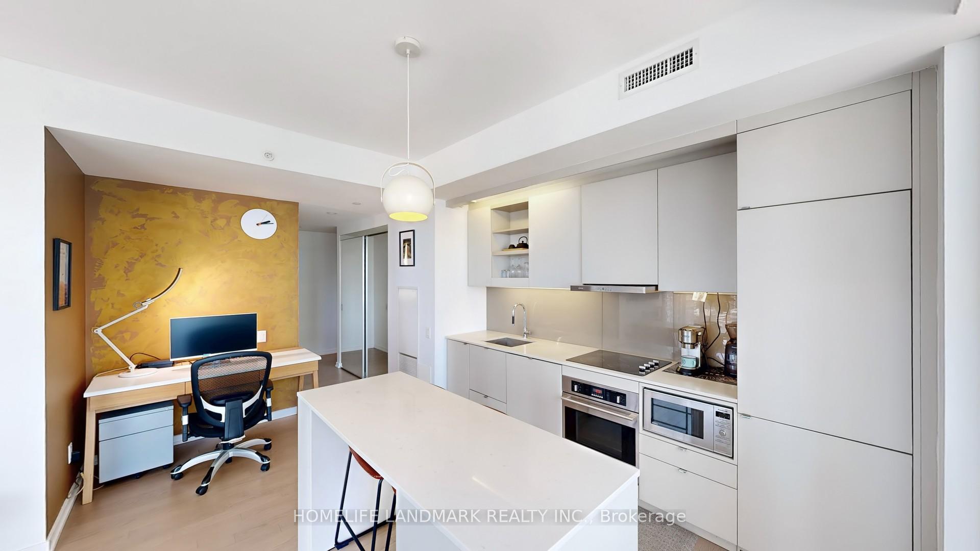 2 Bedrooms Condo at 101 Peter, Toronto For sale
