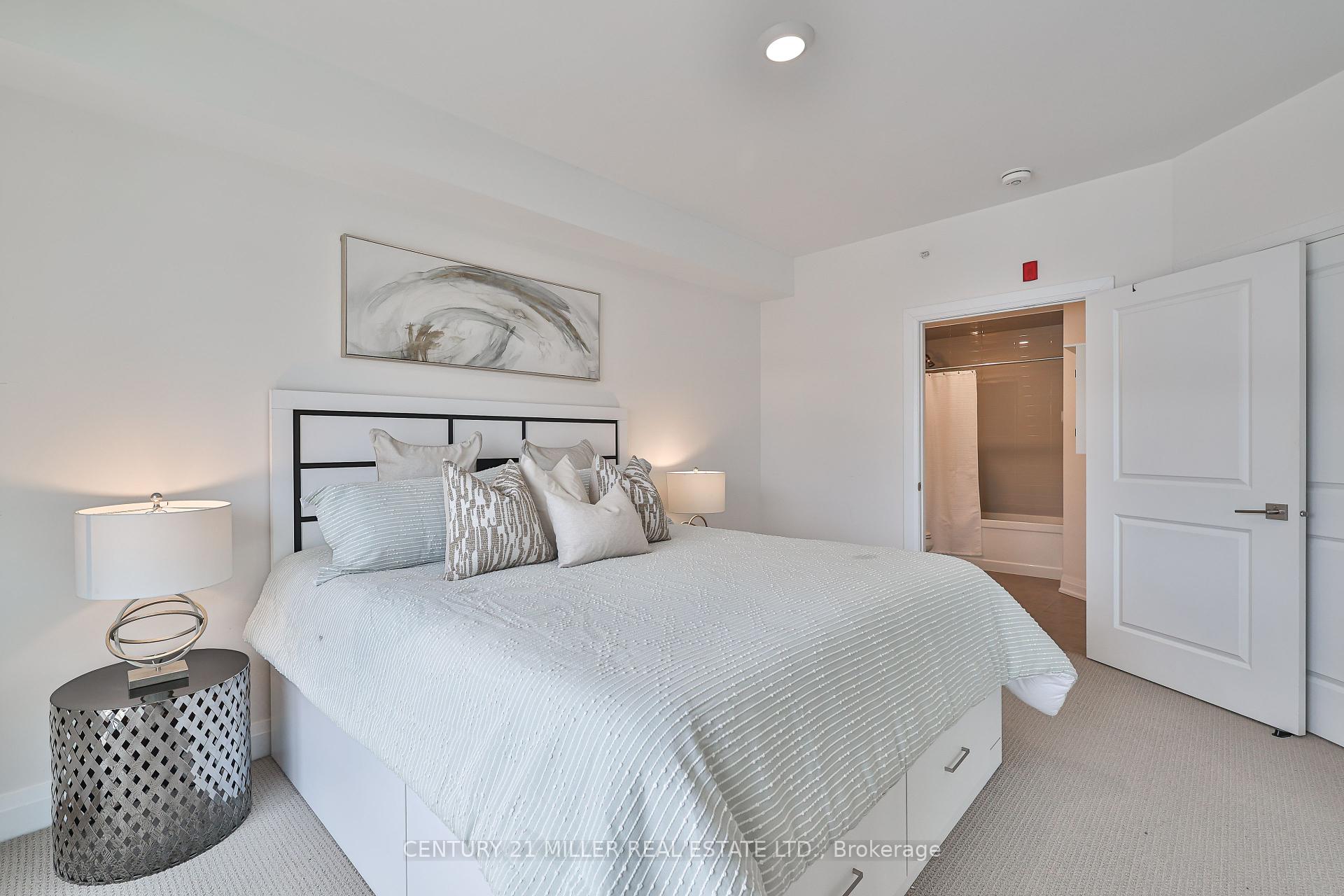 2 Bedrooms Condo at 4040 Upper Middle, Burlington For sale