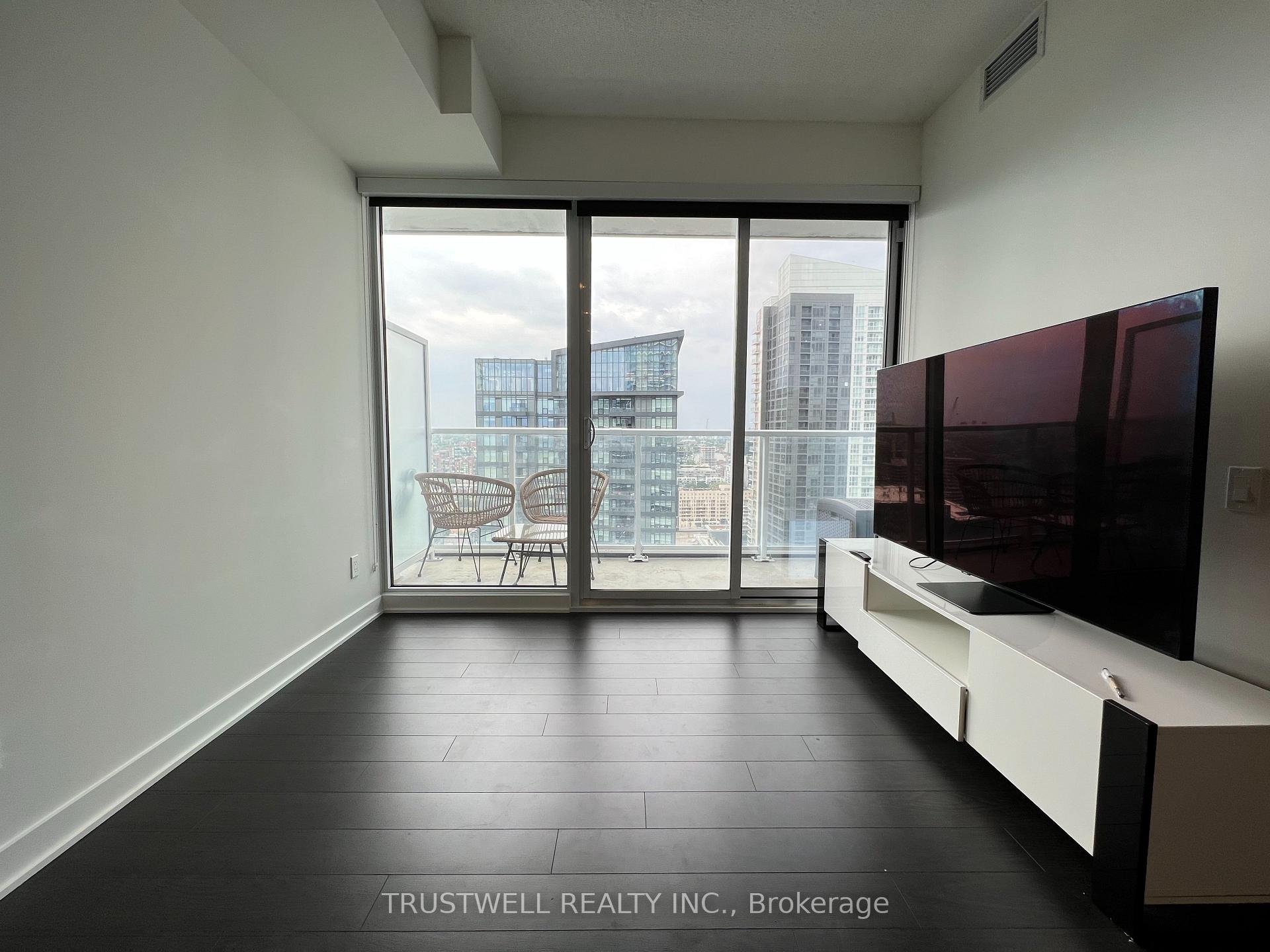 1 Bedroom Condo at 17 Bathurst, Toronto For sale