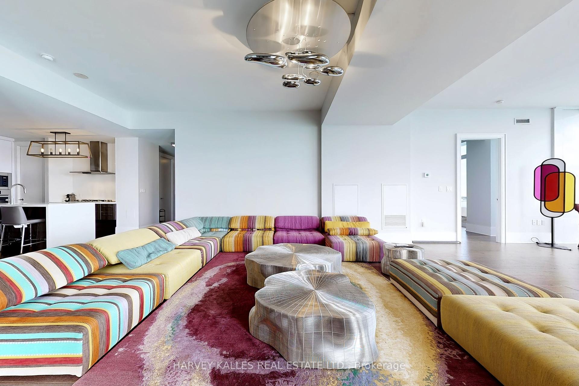 29 Queens Quay N/A E 1006